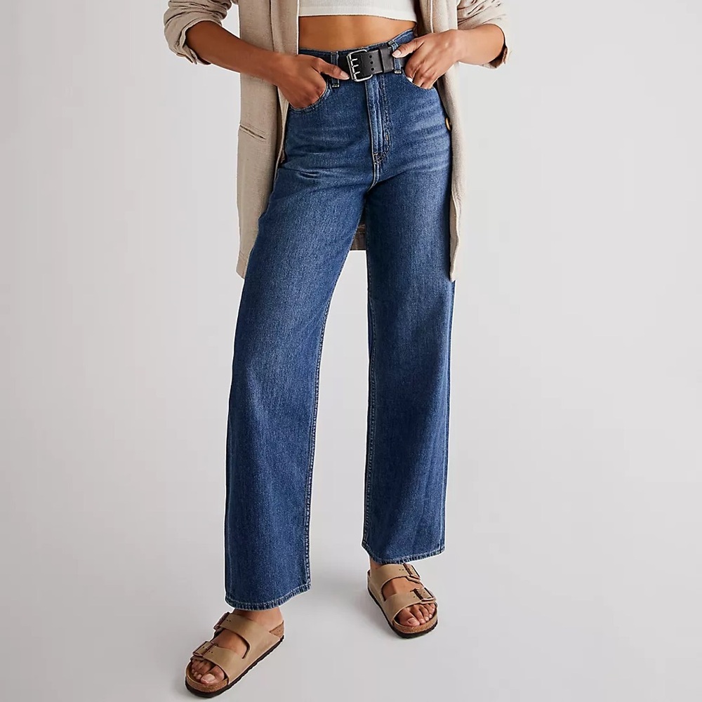 Levi’s High Rise Loose Fit Denim Blue Jeans Size 32 NWT